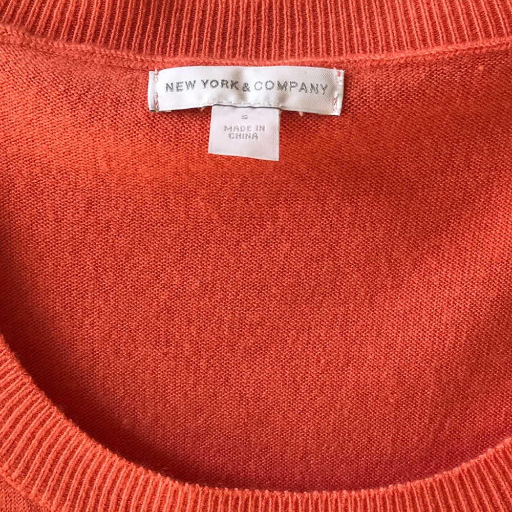 💰5 -4- $20💰 New York & Company sweater - Picture 2 of 3